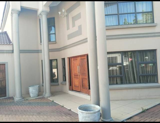 5 BEDROOM HOUSE FOR SALE IN CELTIC MEADOWS